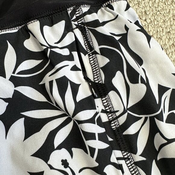 Lands End Swim Shorts Black White Floral 22W Quick Dry Stretch Pockets - Picture 3 of 10